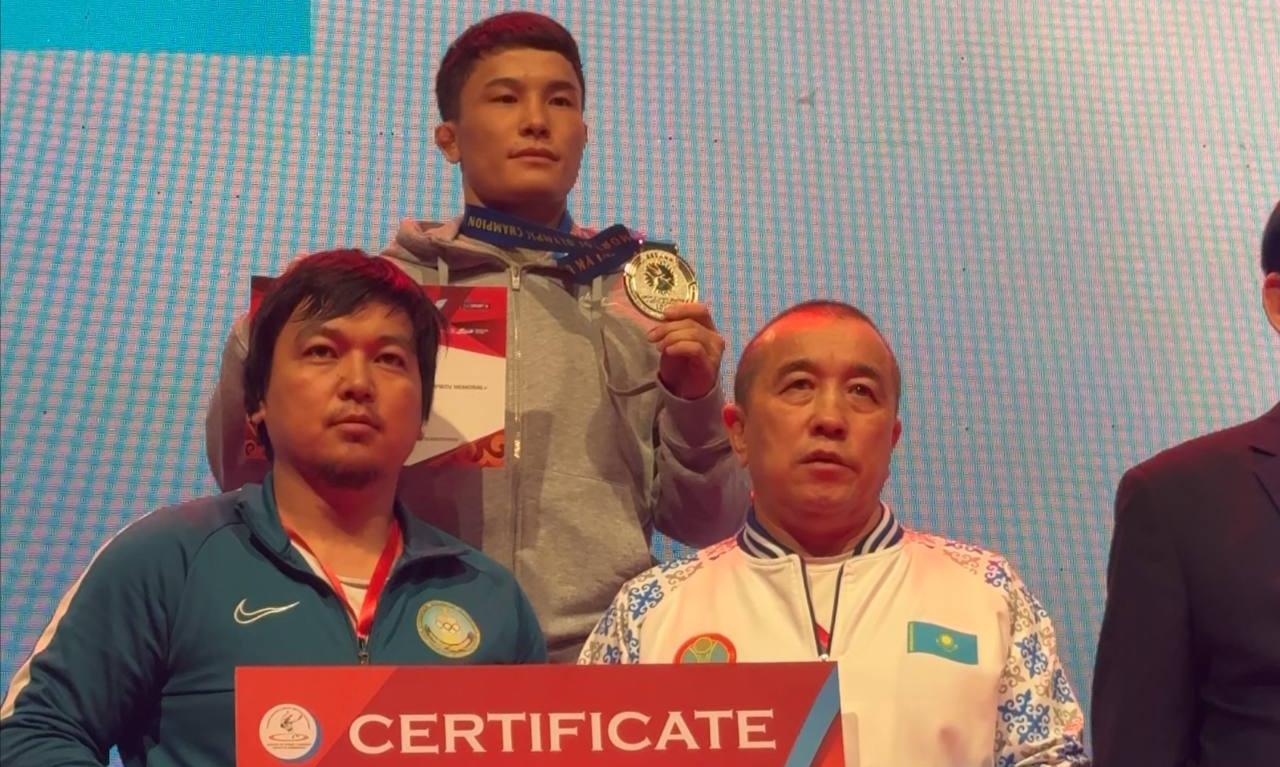 Выпускник Центра олимпийской подготовки по видам борьбы Айтбеков Айбек в весе 55 кг занял 2 место